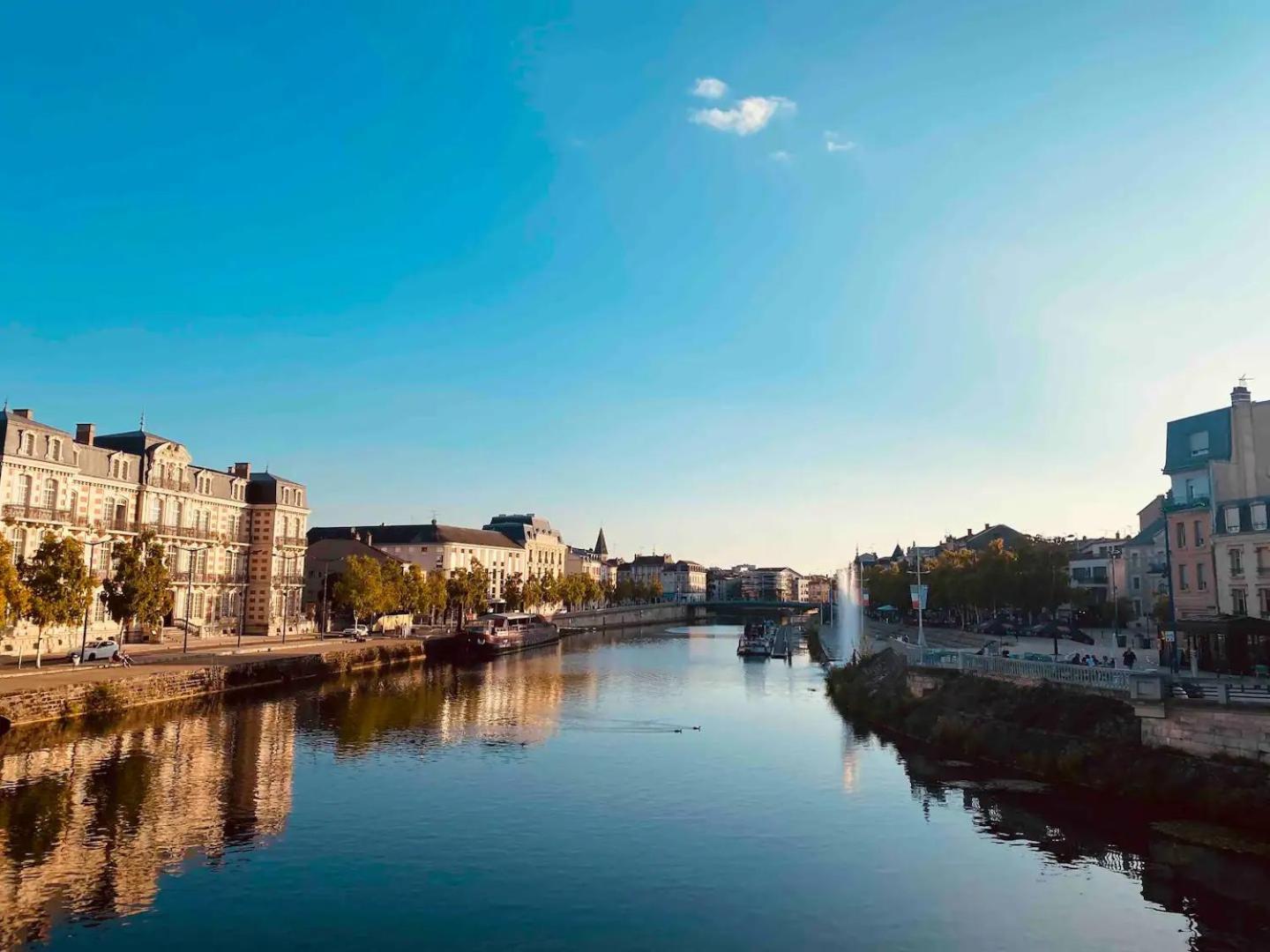 Logement Neuf "Meuse" - Hyper Centre - Parking Proche - Proche Gare - 4 Chambres - Terrasse Couverte - Wifi ! Gere Par Prestazen'Services Verdun-sur-Meuse Exteriér fotografie