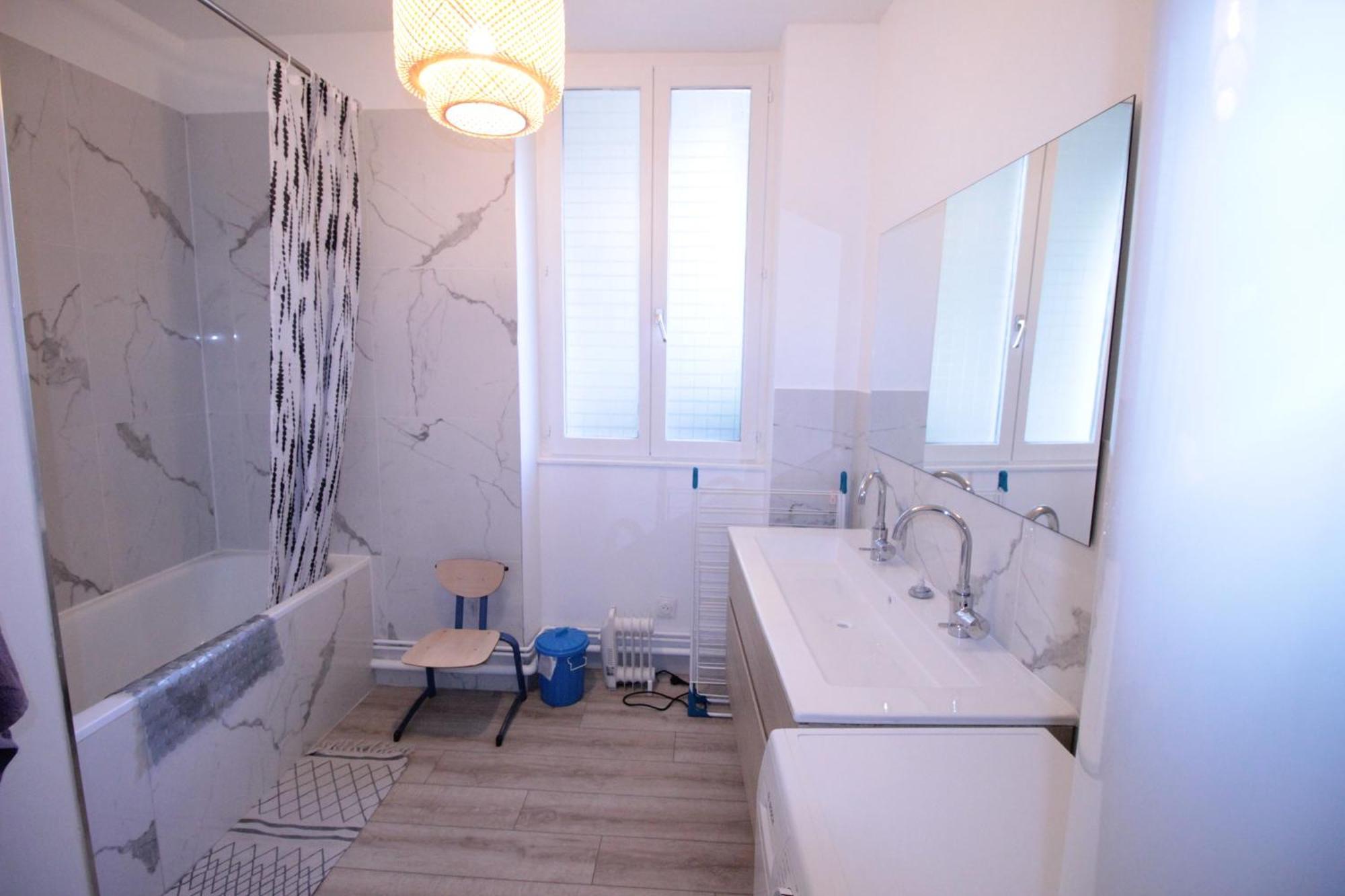 Logement Neuf "Meuse" - Hyper Centre - Parking Proche - Proche Gare - 4 Chambres - Terrasse Couverte - Wifi ! Gere Par Prestazen'Services Verdun-sur-Meuse Exteriér fotografie